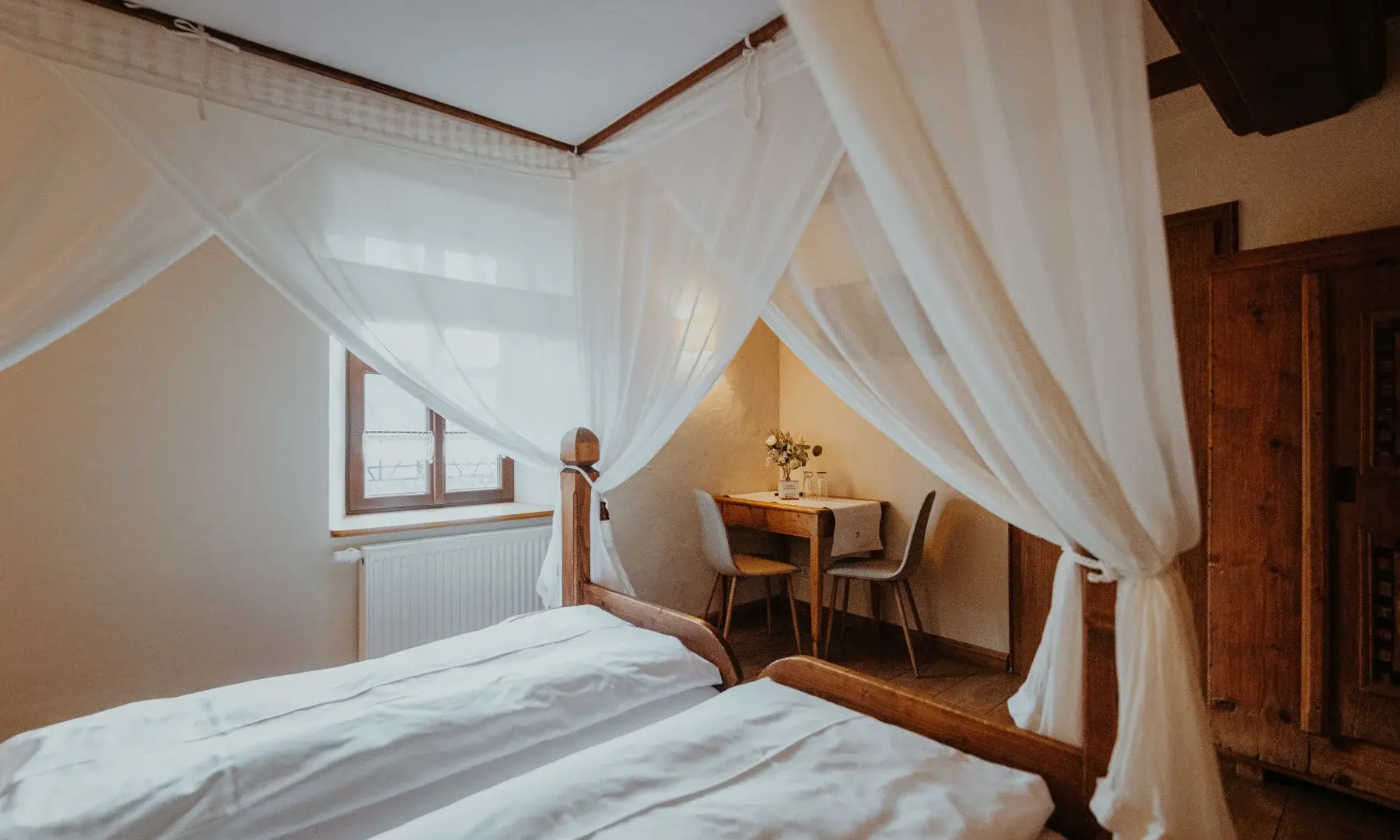 Rittergut Positz_Zimmer_Himmelbett
